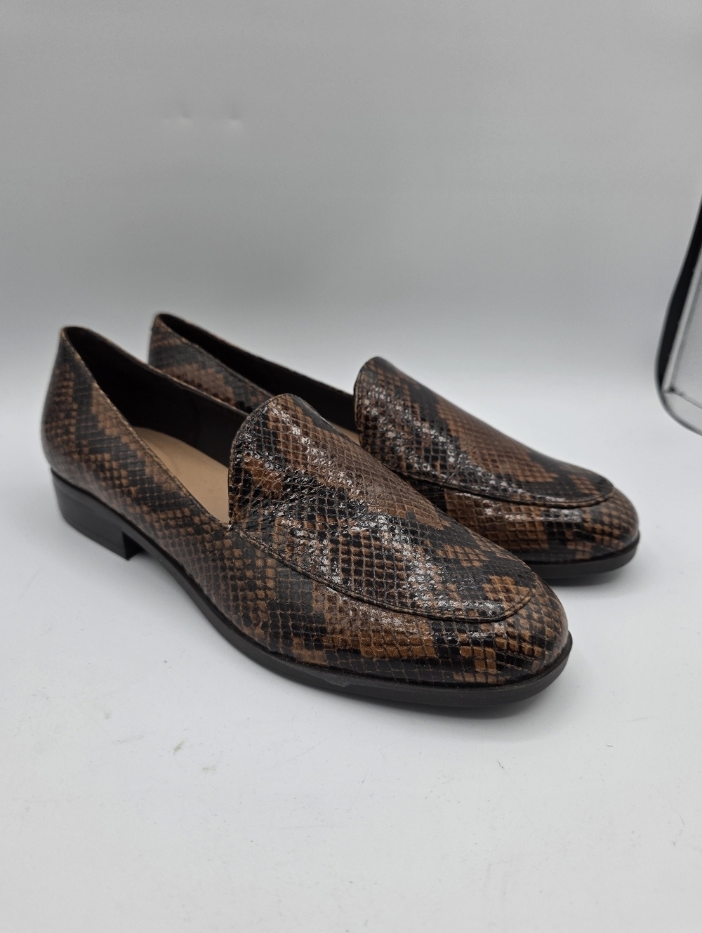 Evolve Easy Spirit Womens Leather Flat Black Brown Snakeskin Print Size 7.5 Wide